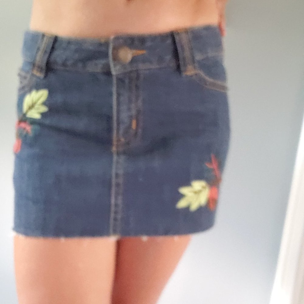 Denim skirt with embroidered squirrel, acorns, and leaves - Picture 7 of 7